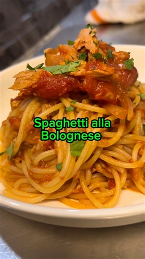 So you think you know real Spaghetti alla Bolognese? Well, think again! #spaghetti #bolognese #cucinaitaliana #italianfood #recipeoftheday #cheflucacorleone #timetoplate #foryou | Luca Corleone-Fontanarosa