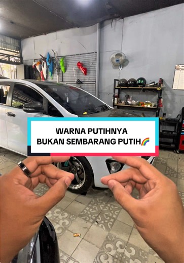 Warna putih tpi bukan putih biasa wak, pilihan abangku @nakula.2gd mintanya putih tpi versi ada effect laser rainbownya🌈 ditambah ada glitter glitternya wak!! Cun kali la udah🫣🔥🔥 Dipasang langsung di markas workshop kita wak👇 📍Boewsticker Jl. Gagak Hitam No.112, Tj. Rejo, Medan Sunggal ( 0813 6012 6277 ADMIN ) Ready stock warna warna sticker yang yang paten dari @fanchiindonesia wak 🔥 #boewsticker #boewstickermedan #stickermedan #medanupdate #wrappingmedan
