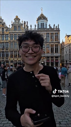 في قلب Grand Place سألنا: ما أفضل تطبيق بنكي في موريتانيا؟ 🇲🇷 والإجابة كانت واحدة… بنكيلي 💙 Au cœur de Grand Place à Brussels, on a posé la question : quelle est la meilleure app bancaire en Mauritanie ? 🇲🇷 Une seule réponse… Bankily 💙 #بنكيلي_الشريك_اليومي_للموريتانيين #بنك#بنكيليn#Bankilyر#موريتانيا