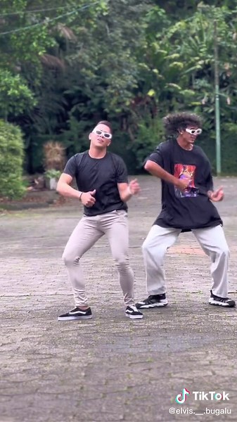 A Dancinha do Bugalu: Aprenda Passos Fáceis!