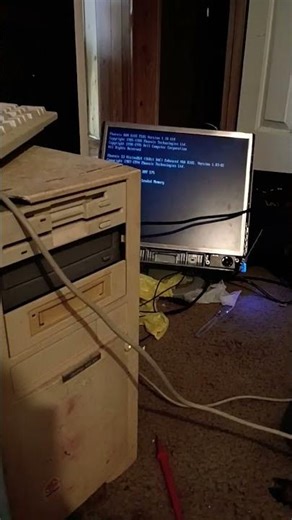 Booting up a 1995 Dell Optiplex XMT 575 #win95 #dell #windows #windows95 #msdos