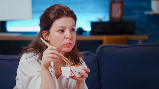 Does Dieting Mean Being Hungry All The Time? Here’s How To Manage Those Pangs While Losing Weight