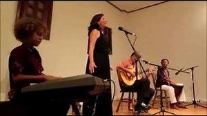 MUSIKA TRADISIONAL TIMOR-LESTE MÚSICA TRADICIONAL DE TIMOR-LESTE TRADITIONAL MUSIC OF TIMOR-LESTE "Mai Fali e". Do cancioneiro timorense - "Mai Fali e". From the Timorese songbook. No show "Música para Ouvir", uma realização da Embaixada do Brasil em Díli com apoio da Fundação Oriente em Timor-Leste - Delegação Dili. Com Carolina Letra, Gilberto Gasparetto, Ana Rosa Silva e Pedro Gasparetto. In the show "Music to Listen", an accomplishment of the Embassy of Brazil in Dili with support of Fundaçã