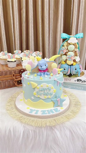 🎪✨ Step right up for the Cutest Dumbo Dessert Table! 🎠🎂 Featuring: 🎂 A whimsical Dumbo-themed cake 🧁 Adorable cupcakes to match 🍰 A choux tower that’s pure magic! Perfect for a party that dreams big! 🎈🐘 #DumboTheme #DessertTableGoals #CakeArt #PartyInspo #TiktokBakes #edibleart #buttercreamcake #fondantcake #customisedcake #kualalumpurcake #生日蛋糕预订 #翻糖 #翻糖蛋糕 #定制蛋糕 #定制生日蛋糕 #翻糖蛋糕 #网红蛋糕 #birthday #birthdayparty #cakekl #klcakes #klcake #cakedelivery #cakemalaysia #cakeboss #cakeidea #cakeinp