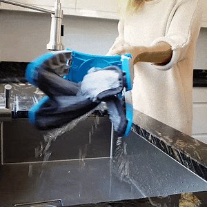 Who else is in need of a new mop? 🙋 With Magic Mop, you just pull the handle and it wrings itself out! Genius! | Must Have Ideas UK