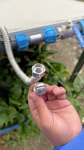 7.1K views · 21 reactions | طريقة ذكية وسهلة لتنظيف الألواح الشمسية بشكل دوري. | سولانا - Solana | Facebook