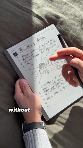 Apparently the world’s thinnest tablet! How would you use this paper tablet? Like and follow for more! #tech #gadgets #remarkable #tablet #fyp