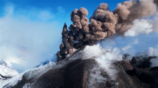 65K views · 1.1K reactions | Mount Etna, Europe’s tallest volcano, spewed plumes of smoke and lava from its Boca Nuova crater. | USA TODAY | Facebook
