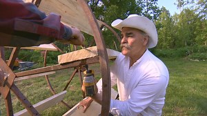 1.3M views · 3.3K reactions | Tú sabes que para sobrevivir en las tierras salvajes de Alaska, hay que ser muy, muy creativos, pero… ¿¡También ingenieros!? Ahora, para resolver un grave problema de falta de energía, estos aventureros buscarán crear un extraño molino capaz de aprovechar la potencia de los ríos de la región ¡Mira el video y descubre cómo lo hacen! 勞 #VidasRemotas | Discovery Latinoamérica | Facebook