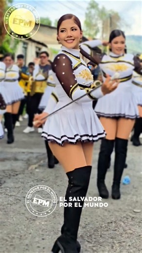 Bella Jahaira Padilla 😁 🌹 #desfile #baile #bastoneras