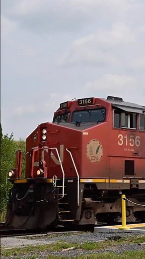 CN Intermodal train 105 Speeding through Cornwall VIA station in July 2025!