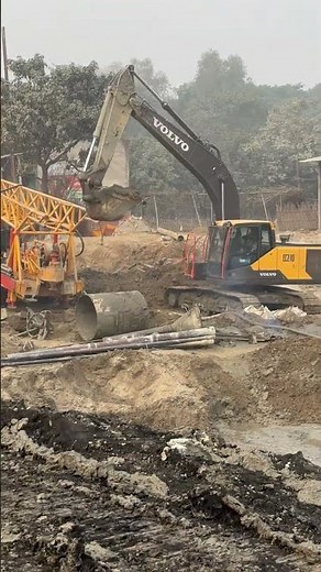 Volvo EC210 Excavator working