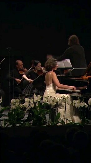 Khatia Buniatishvili - Chopin Piano Concerto No.1