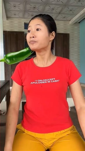 Hana eats chili peppers, papayas, and lizards in a funny way 😂prat 2