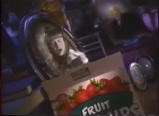 ‘90s Halloween Fruit roll up and Fruit by the Foot Goosebumps commercial! #throwbackthursday #90s #retro #commercials #goosebumps #halloween #horror365 | Horror/365
