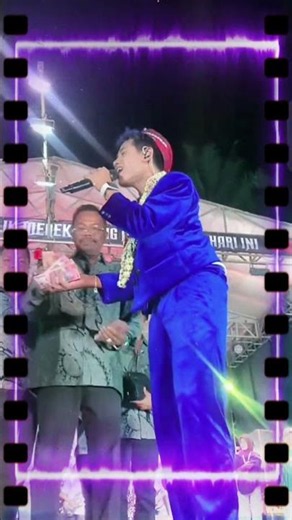 AWESOME!! VALEN MILA WAS IN FULL SAWERAN LAST NIGHT WHILE PERFORMING AT THE KANGEAN ISLAND CONCER...
