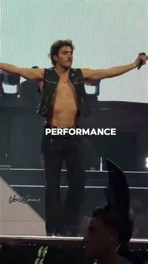 Benson Boone’s Reaction Was Priceless 😂#bensonboone #concert #shorts