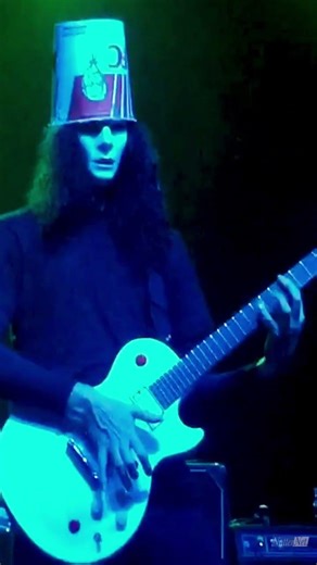 Buckethead SPIDER CRAWL🕷😳 #guitar #music #buckethead #shorts #unmasked #gunsnroses #slick #smooth