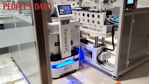 2K views · 127 reactions | LIB-bots at your service! A library in north China's Tianjin uses robots to transfer, sort out and return books on the shelf. Each smart helper can handle as many as 25,000 books a day, equivalent to what 15 human librarians can do. | People's Daily, China | Facebook