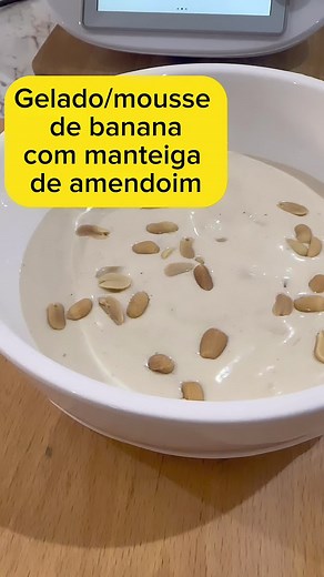 🍌 Mousse/gelado de banana com manteiga de amendoim 🍌Receita: 🍌 coloque no copo 100g de manteiga de amendoim e 500g de banana congelada e triture tudo durante 1 min na vel. 10 - até ficar com um aspeto de gelado 🍌 coloque a borboleta, 1 clara de ovo e programe 3 min - vel. 3,5 e uns segundos antes de terminar coloque uma mão cheia de amendoim para envolver tudo. 🍌 sirva de seguida e o que sobrar deve de congelar 😊 é uma delícia 😋😋😋 #bimby #bimbyportugal #bimbytm6 #bimbytm5 #bimbytm31 #bi