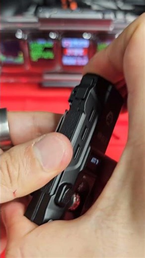 Even Flat Flashlight Haters Will Want This 🤯 RovyVon E10