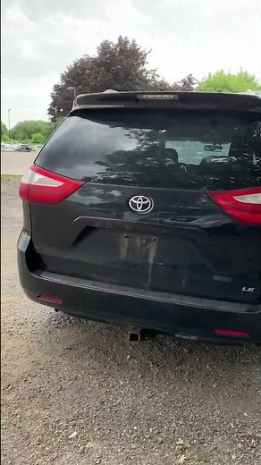 2015 Toyota Sienna LE Passenger Van Walkaround