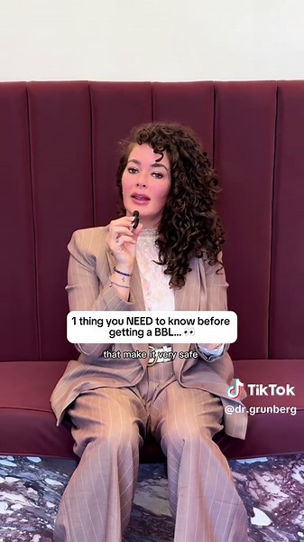 BBLs are cute. Blind injections? Not so much. If your surgeon isn’t using ultrasound during your BBL… they’re essentially playing darts. With your butt. Ultrasound-guided BBL means we can actually see where the fat is going — which, wild concept, makes your results safer, smoother, and a whole lot more predictable. Here’s what that really means: ✔️ No guessing ✔️ No “I hope this is the right spot” ✔️ Sculpted results done with precision, not hope ✔️ Lower complication risks because… science At A