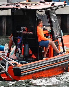 Captain Chuck Hansen of Fast Response cruising to a call on the Miami River #towboats #miami #rescue #yachtlife #boatlife #saltlife | BoatSnaps