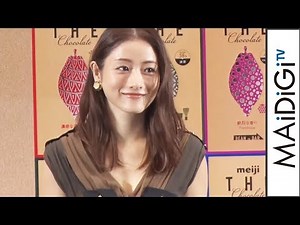 石原さとみ、大人“チョコ”ドレスで美背中も 「明治 ザ・チョコレート」新CM発表会1