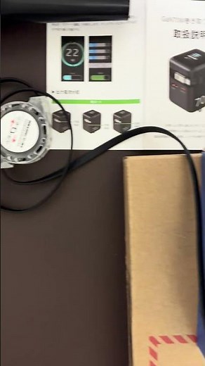 [1-Minute Review with iPhone 17e: 70W Type-C Charger with Individual Power Display on 3 Ports]