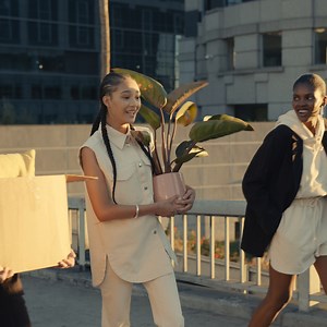 Der Look für den Frühling? Nachhaltig! 💚👀 https://hm.info/61814My0x #HM | H&M