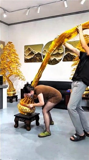 This girl is a professional artist 😱 #music #homedecor #wallart #song #reels #painting #wall #omg