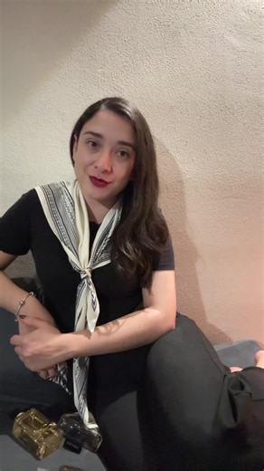 Elegir un #perfume es una experiencia increíble Libre #ysl representa calma interior 🍃 La vida es bella #lancôme representa gratitud ✨ Paradox #prada representa autenticidad 💎 Tarea oficia 2 para el #bootcampuntalfredo2 en la cual teníamos que hacer un video súper orgánico sin mucha edición y donde explicáramos algo o enseñáramos algo a la comunidad. Yo les enseño a elegir perfumes en base a metáforas relacionadas con la vida.