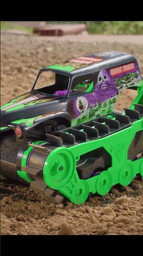 Monster Jam । Official Grave Digger । Trax All-Terrain Remote Control Outdoor Vehicle