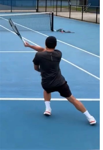 Running passing shot #tennis #テニス #forehand #tennisaustralia #melbourneaustralia