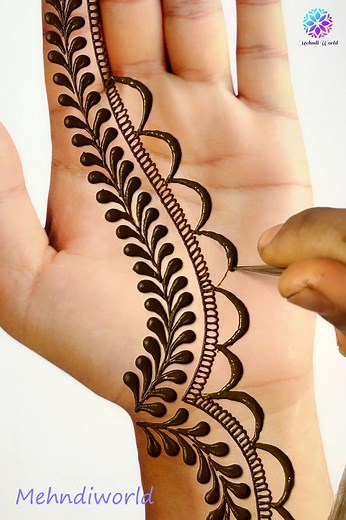Beautiful easy mendi design for front hand #artist #hennaart #mehnadi #beutiful #mehendidesign #latest #mahandi #easymehndi #hennalove #art #facebookpost #arabicmehndi #creativity #mehandi #arabic #design #facebookviral #fblifestyle | Mehndi World