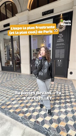 Damien | Petit Mauda 🌳 on Instagram: "Une vitrine signée Wes Anderson 🎬 Cet hiver, impossible de passer rue de Castiglione sans s’arrêter. Derrière la vitrine de la galerie Gagosian, Wes Anderson recrée avec une précision folle l’atelier secret de Joseph Cornell, artiste culte et pionnier de l’assemblage. Objets insolites, boîtes mystérieuses, photos en noir et blanc, livres, outils… Tout est là. Comme si le temps s’était figé dans l’atelier new-yorkais de Cornell, transporté en plein cœur de 