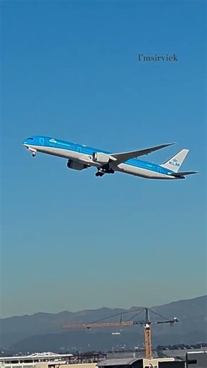 KLM 787-10 Dreamliner taking off from LAX #airplane #aviation #planespotting