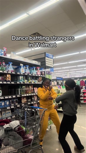 Had to save the best for last ofc auntie ate it up 😂😂😂🤣😆 💛🖤 #fypシ゚viral #imkiyahhhh