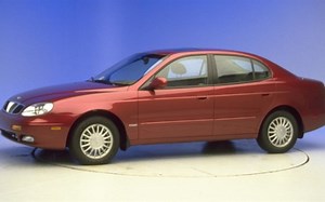 1999 大宇 典雅 正面40%偏置可变形壁障碰撞测试(驾驶侧) iihs_哔哩哔哩_bilibili
