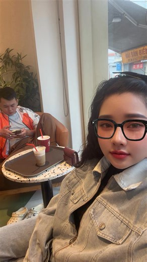 1.1K views · 58 reactions | Bạn già hơn tôi來  Vì sự thật là tôi trẻ hơn bạn | Diễm Sương | Facebook