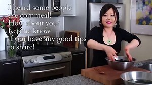 Seaweed soup with mussels (Honghap miyeokguk)