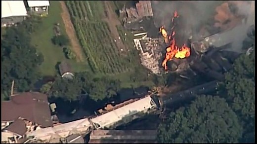 CSX train carrying flammable liquids derails in Pennsylvania