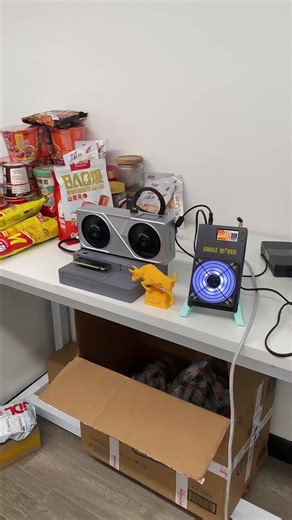 This kitchen quietly runs a Bitcoin miner #homemining #homecrypto #cryptominer #dailymining #homeenergy #mininglife #kitchen #kitchensetup #jinglemining #bitcoin #bitcoinmining