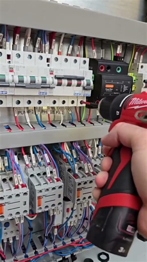 Superior balance and control with the M12™ Sub-Compact Brushless 10mm Drill/Driver