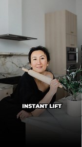 🔥Why does it work?🔥 1. You stimulate the lymph nodes, which improves lymphatic flow and that’s a direct path to a more defined jawline. 2. You relax the muscles, and relaxed muscles naturally lift and support the face. Want more exercises for a lifted jawline and reduced puffiness? 👇👇👇 Join my free workshop Jawline Sculpting Secrets. Comment WORKSHOP and I’ll send you the link in DM. #jawline #facefitness #doublechin #antiaging #wrinkles | Karina Amrenova Facefitnessclub.com