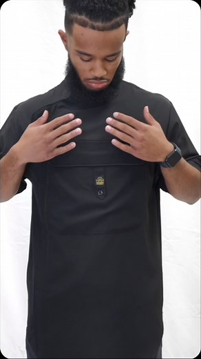 472K views · 701 reactions | How do we know how to create the best capes and barber apparel? Because unlike other brands, we actually use and wear them! Know the difference. King Midas Smocks ⬆️ Maximum comfort  Water-hair resistant material  Sweat proof and breathable  Machine washable  Stylish & professional #Kingmidas #Barberstyle #BarberLife #Barberosdelmundo #Barber #Barbercape #Fade #barberlife #Hairstylist #Barberpost | King Midas Empire | Facebook