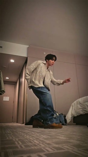 Jhope doing the SWIM challenge on Tt #bts #hobi #Jhope #arirang