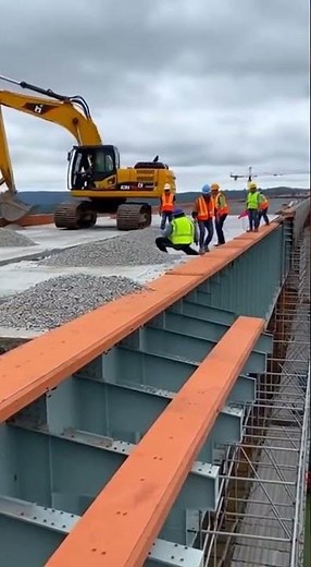 A Normal Workday Shattered by a Bridge Construction Disaster