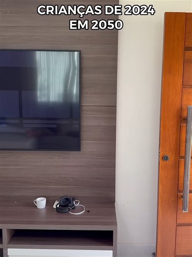 Festa em 2050: Viagem no Tempo com Música e Dança